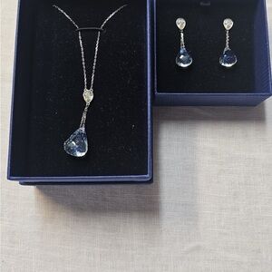 Swarovski Crystals Elegant Blue Teardrop Necklace and Earring Set